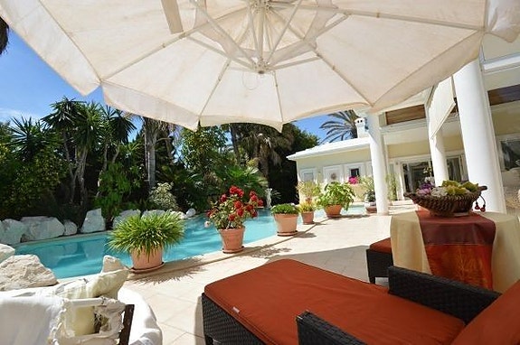 Bruk en megler med gode referanser - se SPANIA1.no