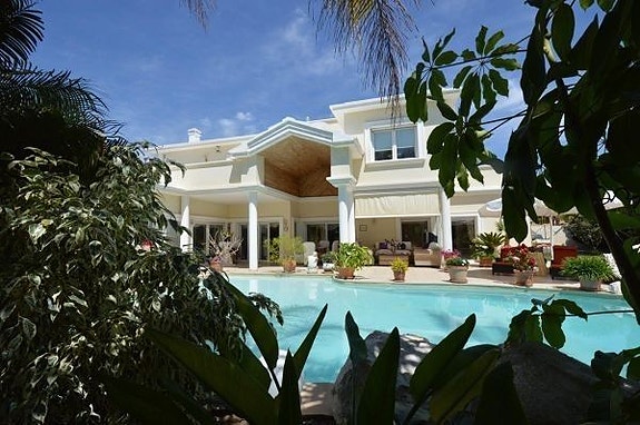 Bruk en megler med gode referanser - se SPANIA1.no