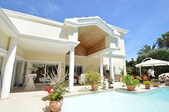 Bruk en megler med gode referanser - se SPANIA1.no