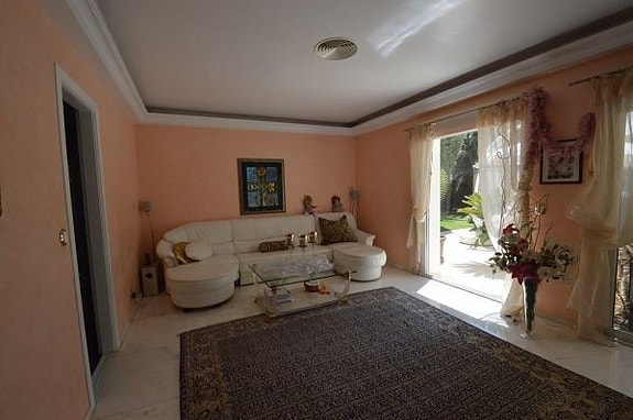 Bruk en megler med gode referanser - se SPANIA1.no