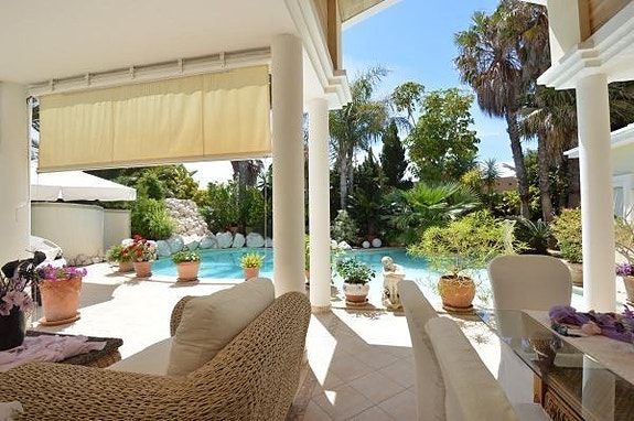 Bruk en megler med gode referanser - se SPANIA1.no