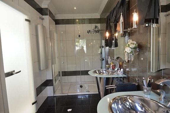 Bruk en megler med gode referanser - se SPANIA1.no