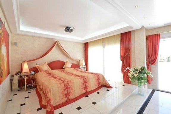 Bruk en megler med gode referanser - se SPANIA1.no