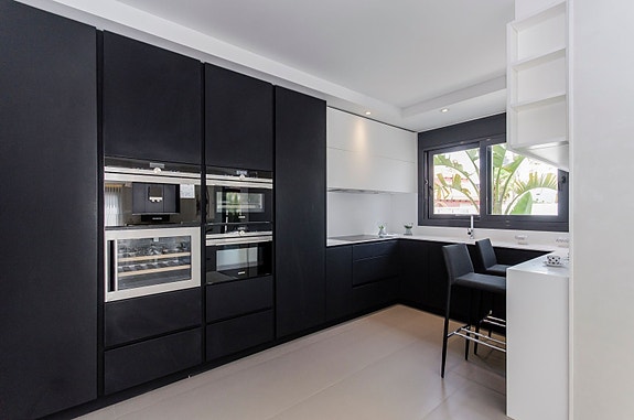 Bruk en megler med gode referanser - se SPANIA1.no