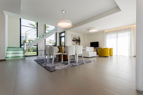 Bruk en megler med gode referanser - se SPANIA1.no