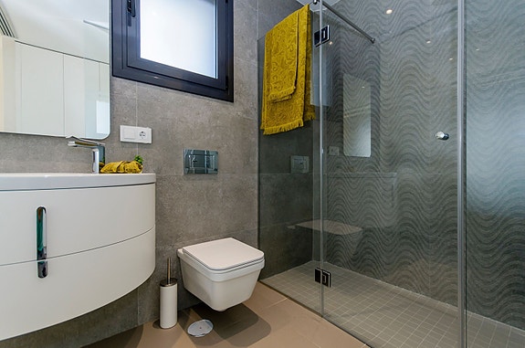 Bruk en megler med gode referanser - se SPANIA1.no