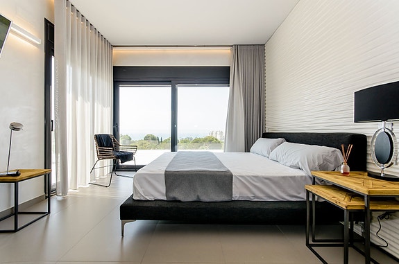 Bruk en megler med gode referanser - se SPANIA1.no