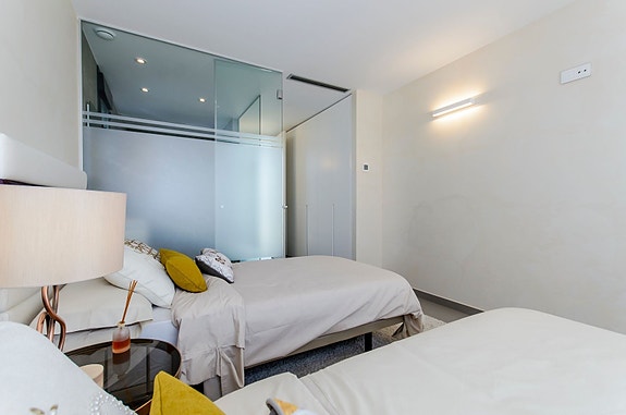 Bruk en megler med gode referanser - se SPANIA1.no