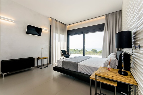 Bruk en megler med gode referanser - se SPANIA1.no