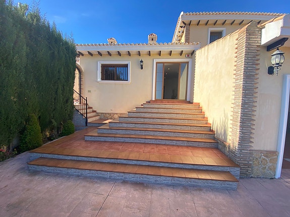 En megler med gode referanser - SPANIA1.no