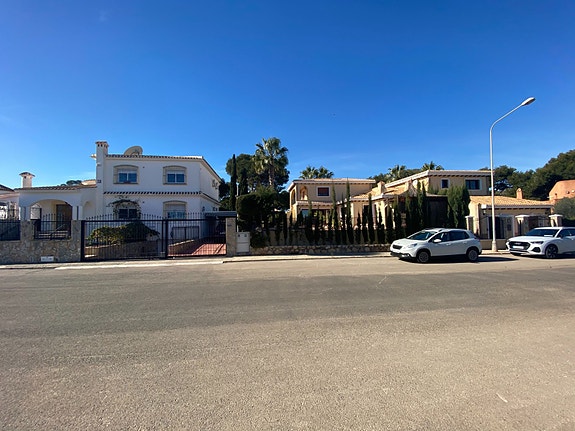 En megler med gode referanser - SPANIA1.no