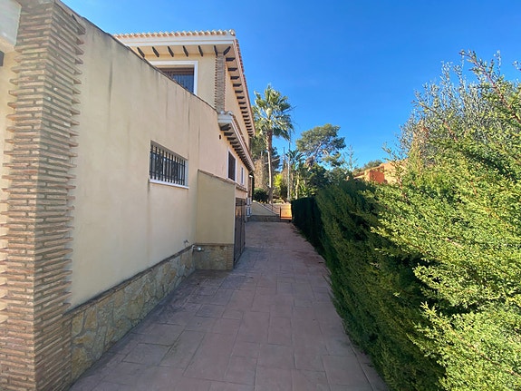 En megler med gode referanser - SPANIA1.no