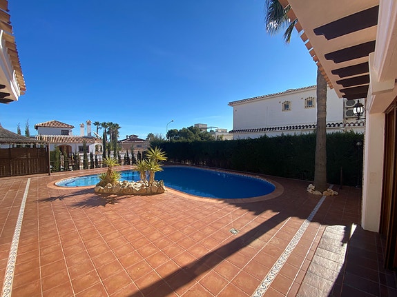 En megler med gode referanser - SPANIA1.no