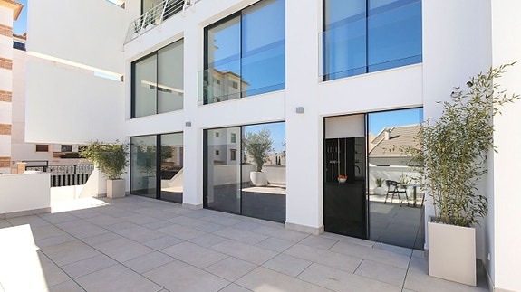 En megler med gode referanser - SPANIA1.no