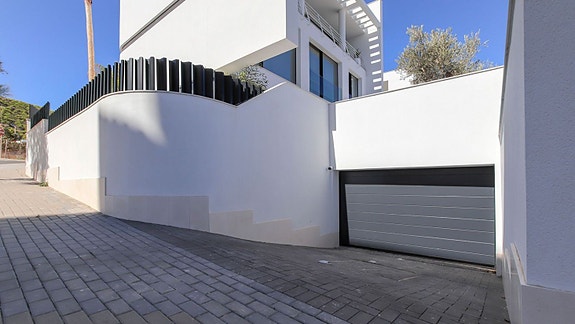 En megler med gode referanser - SPANIA1.no