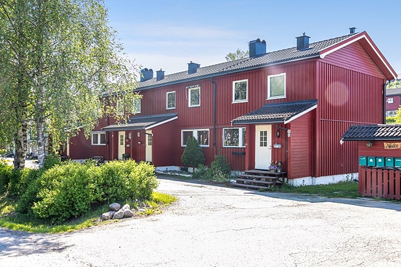 Velkommen til Nedre Bjertnes 15B! Rekkehus som søker ny eier med arbeidslyst og pågangsmot!|