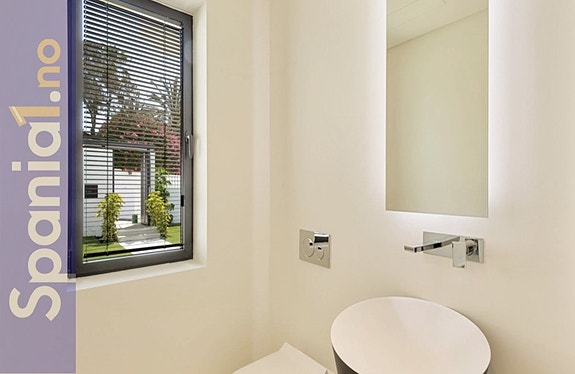 En megler med gode referanser - SPANIA1.no