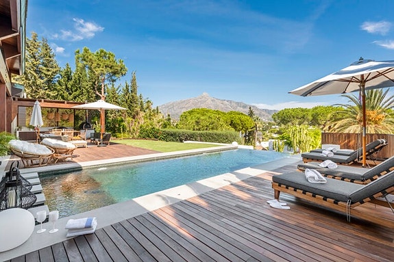 En megler med gode referanser - SPANIA1.no