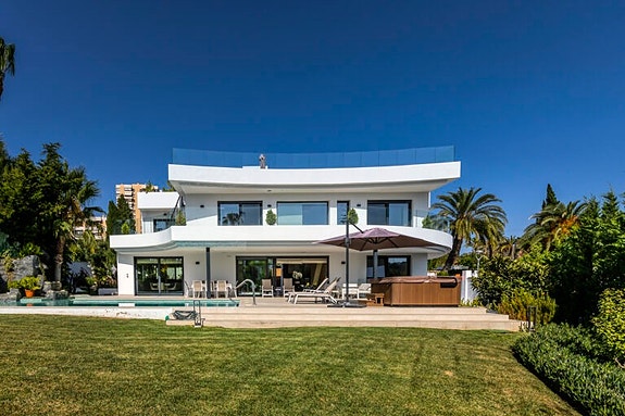 En megler med gode referanser - SPANIA1.no