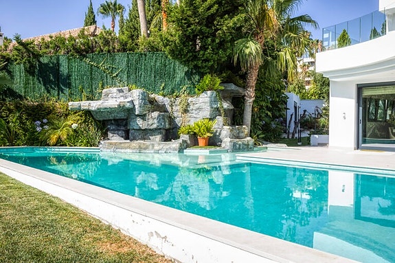 En megler med gode referanser - SPANIA1.no