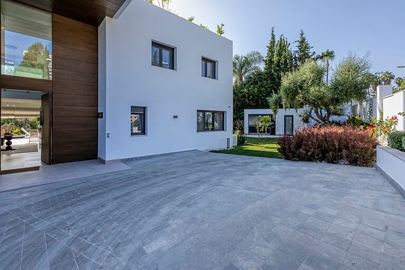 En megler med gode referanser - SPANIA1.no