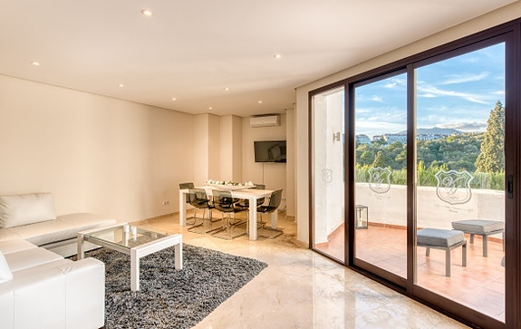 En megler med gode referanser - SPANIA1.no