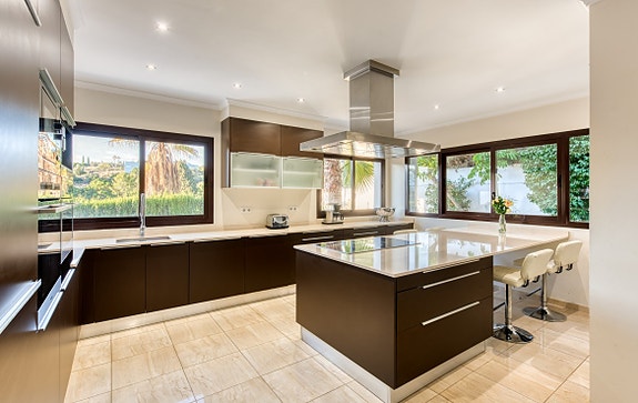 En megler med gode referanser - SPANIA1.no