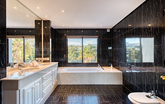 En megler med gode referanser - SPANIA1.no