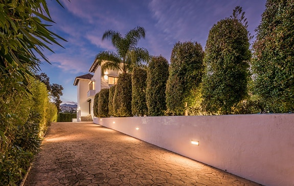 En megler med gode referanser - SPANIA1.no