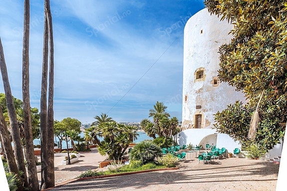 En megler med gode referanser - SPANIA1.no