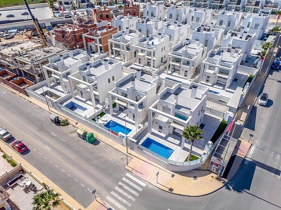 Bruk en megler med gode referanser - se SPANIA1.no