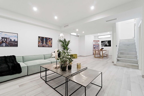 Bruk en megler med gode referanser - se SPANIA1.no