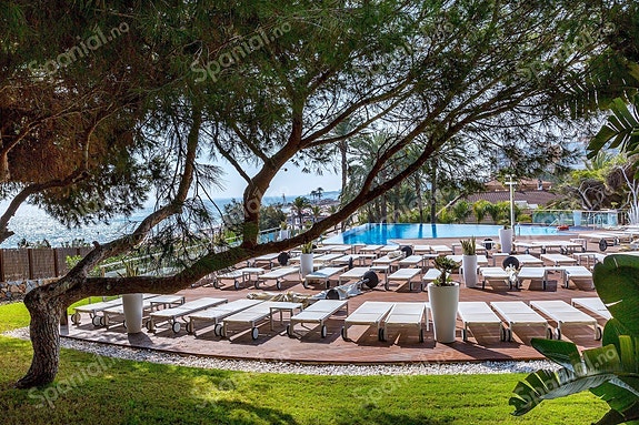 Bruk en megler med gode referanser - se SPANIA1.no