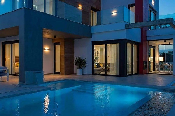 En megler med gode referanser - SPANIA1.no