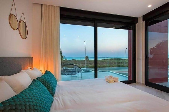 En megler med gode referanser - SPANIA1.no