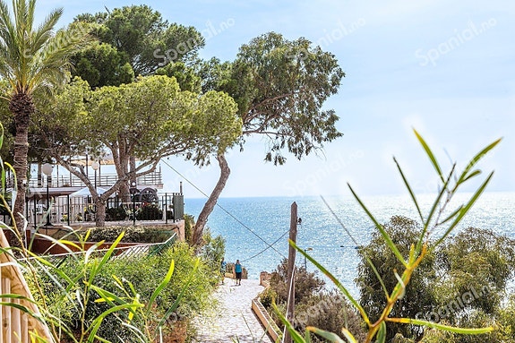 En megler med gode referanser - SPANIA1.no