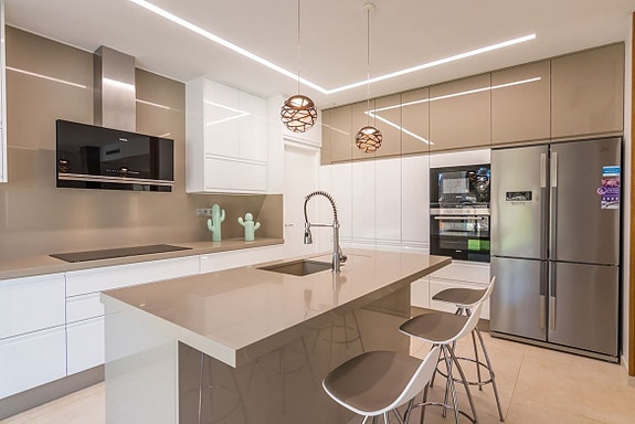 Bruk en megler med gode referanser - se SPANIA1.no