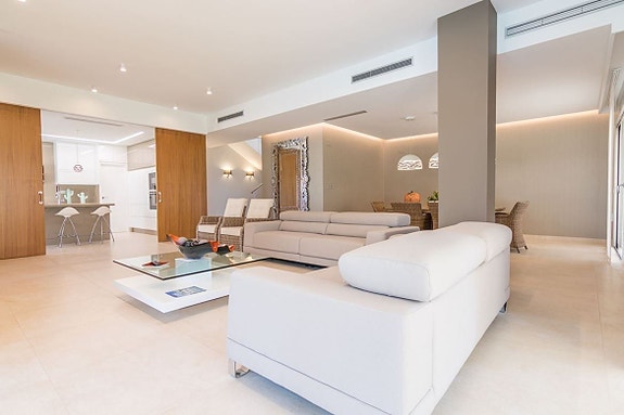 Bruk en megler med gode referanser - se SPANIA1.no