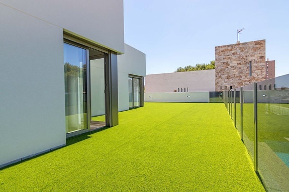 Bruk en megler med gode referanser - se SPANIA1.no