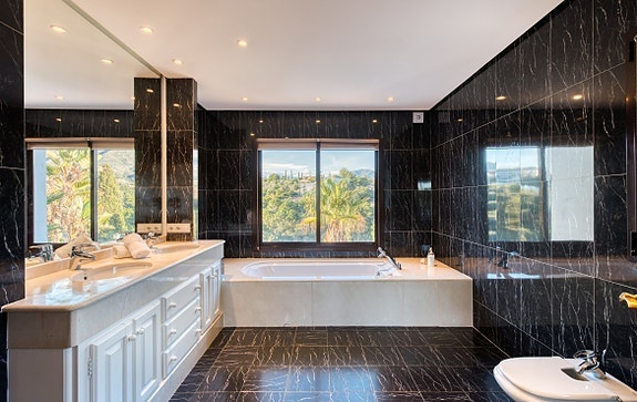 En megler med gode referanser - SPANIA1.no