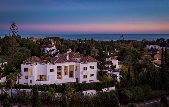 En megler med gode referanser - SPANIA1.no