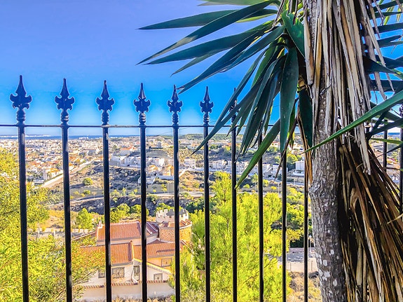 En megler med gode referanser -  SPANIA1.no