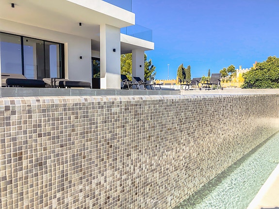 En megler med gode referanser -  SPANIA1.no