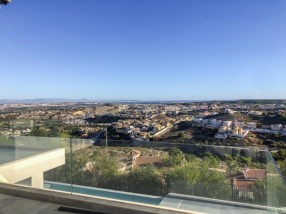 En megler med gode referanser -  SPANIA1.no