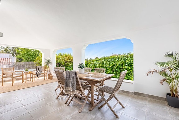 En megler med gode referanser - SPANIA1.no