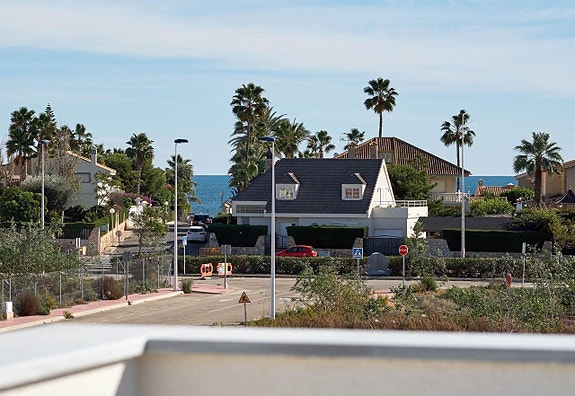 En megler med gode referanser - SPANIA1.no