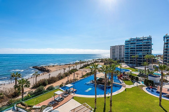 En megler med gode referanser - SPANIA1.no