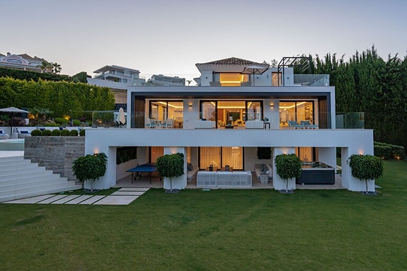 En megler med gode referanser - SPANIA1.no