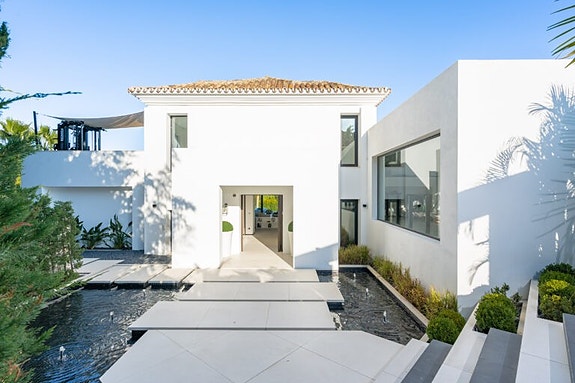 En megler med gode referanser - SPANIA1.no