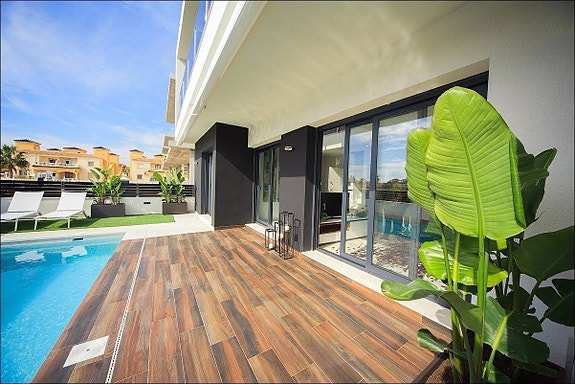 En megler med gode referanser -  SPANIA1.no